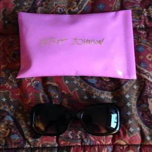 Betsy Johnson Raven sunglasses